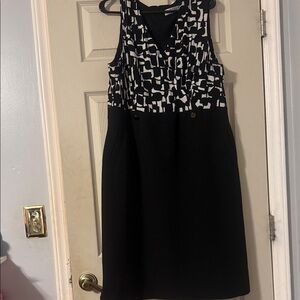 Kasper Black and White Patterned Midi Dress
